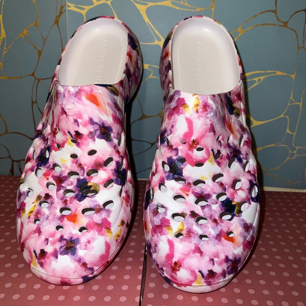 Women's Easy Spirit Travel Clogs size 9 NEW